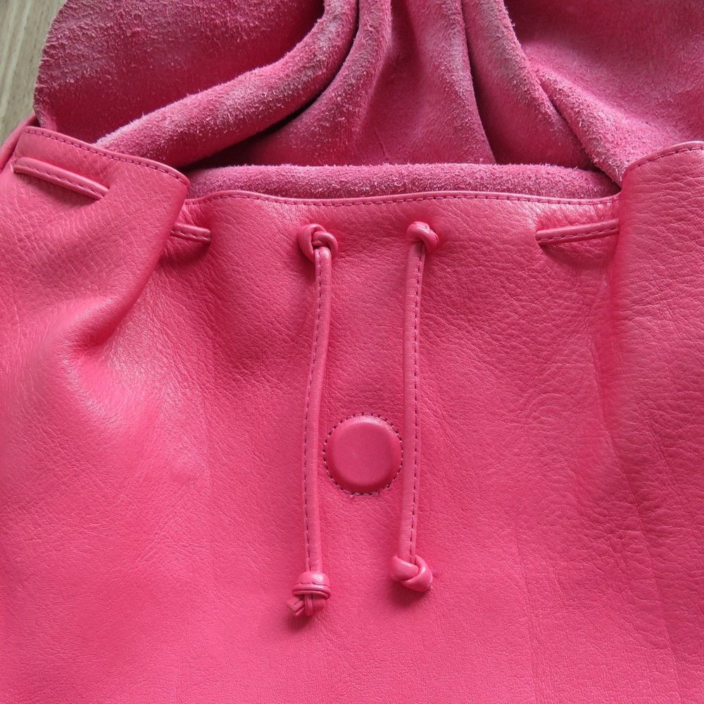 VINTAGE 80s CARLOS FALCHI Bubblegum Pink Leather Butterfly Slouch Crossbody Bag - Picture 15 of 16